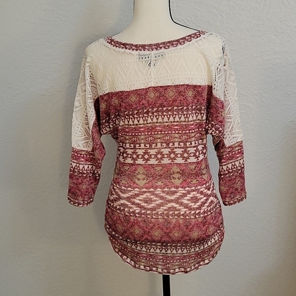 3/$30 Almost FAMOUS Southwestern Aztec Ikat Ruched Oxblood Blouse - Picture 2 of 9